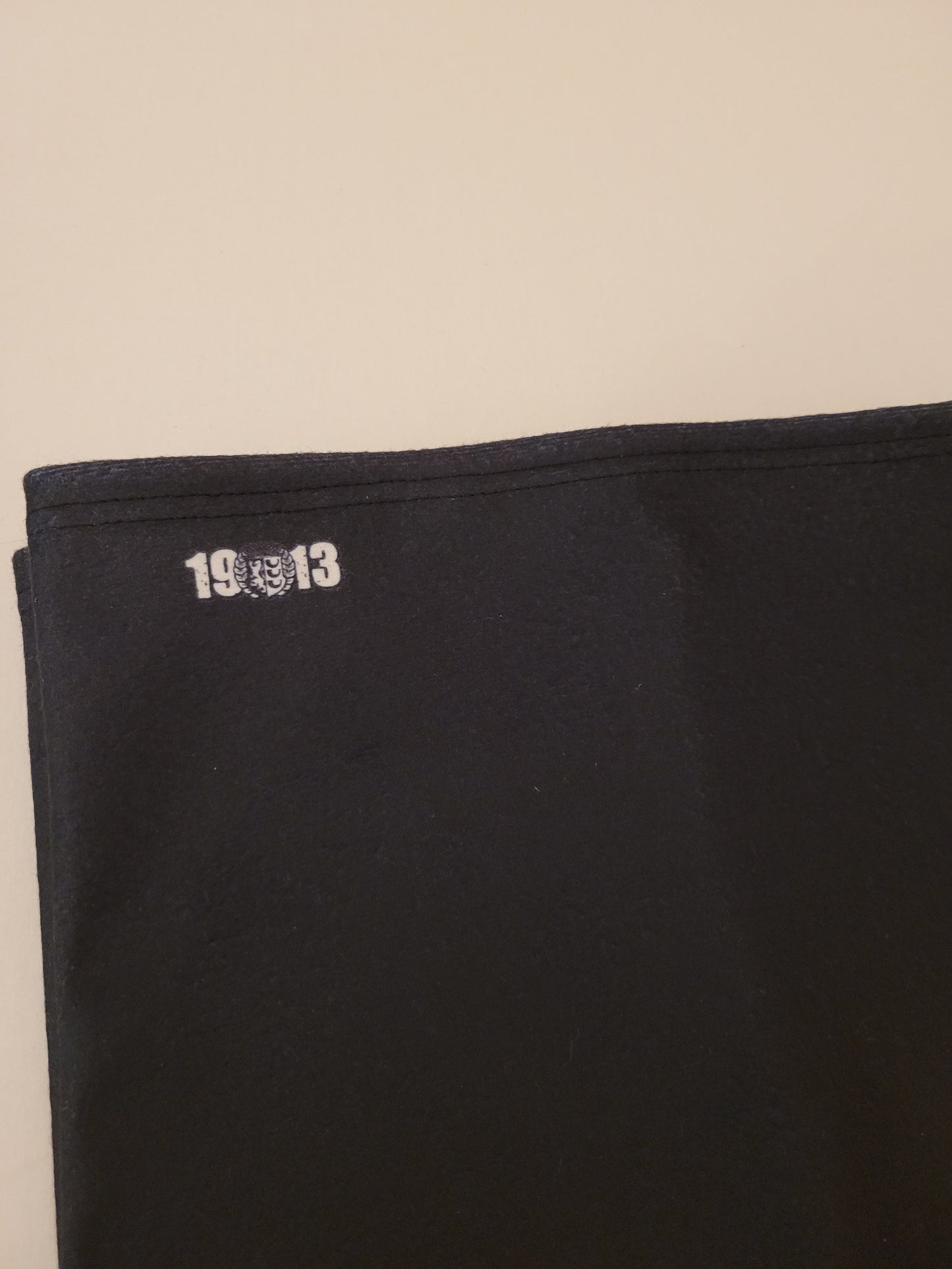Nekwarmer met 1913 schild