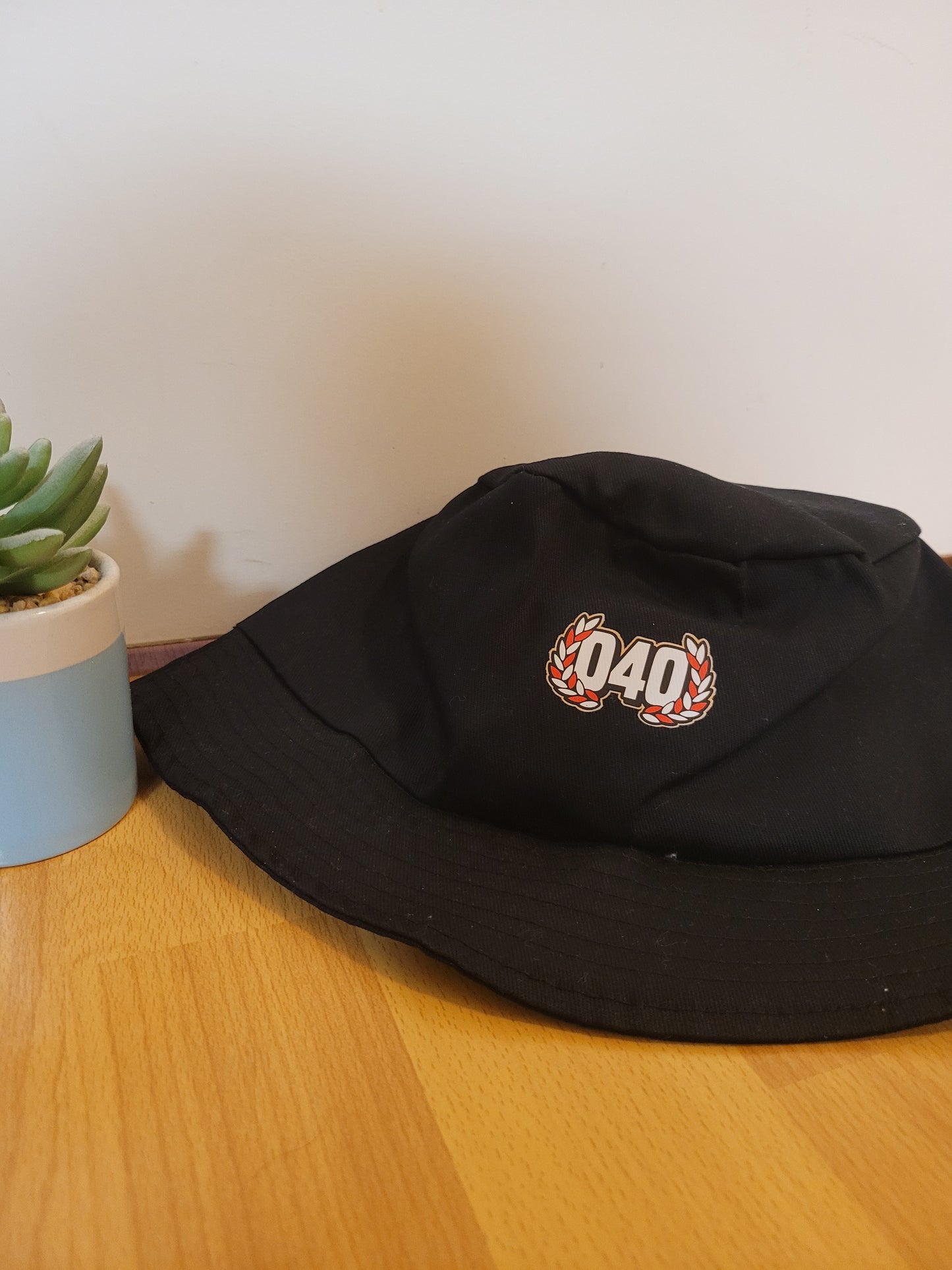 040 Bucket hat